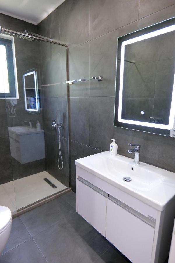 Vila Celaj Hotel Vlorë Eksteriør billede
