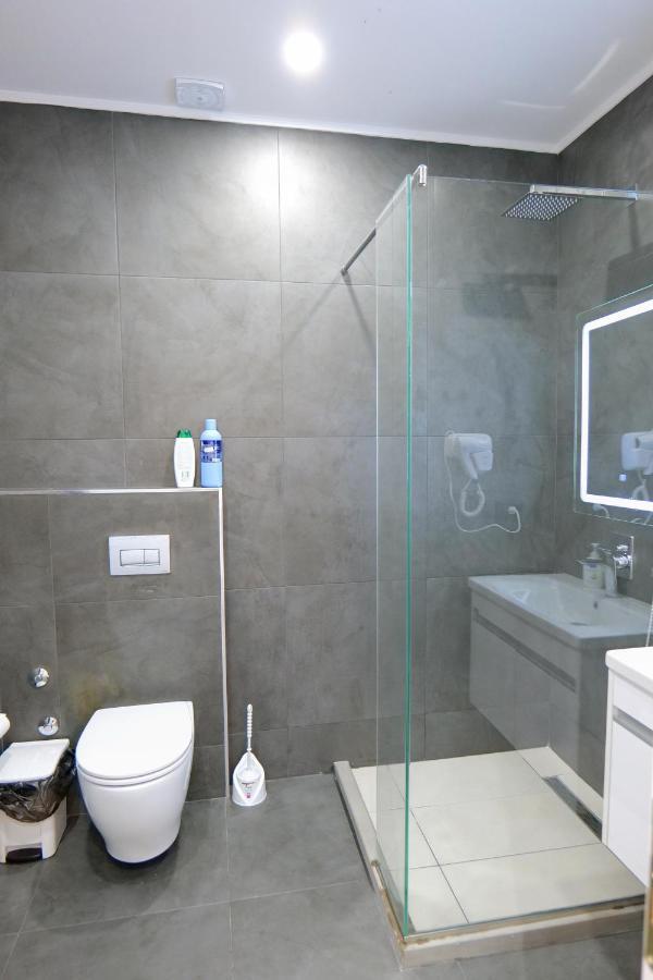 Vila Celaj Hotel Vlorë Eksteriør billede
