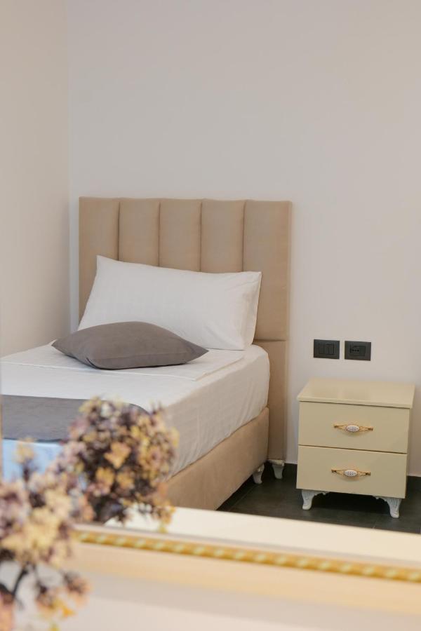 Vila Celaj Hotel Vlorë Eksteriør billede
